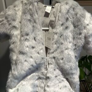 Restoration hardware baby and child faux fur bunting - gray snow leopard 0-6 mos